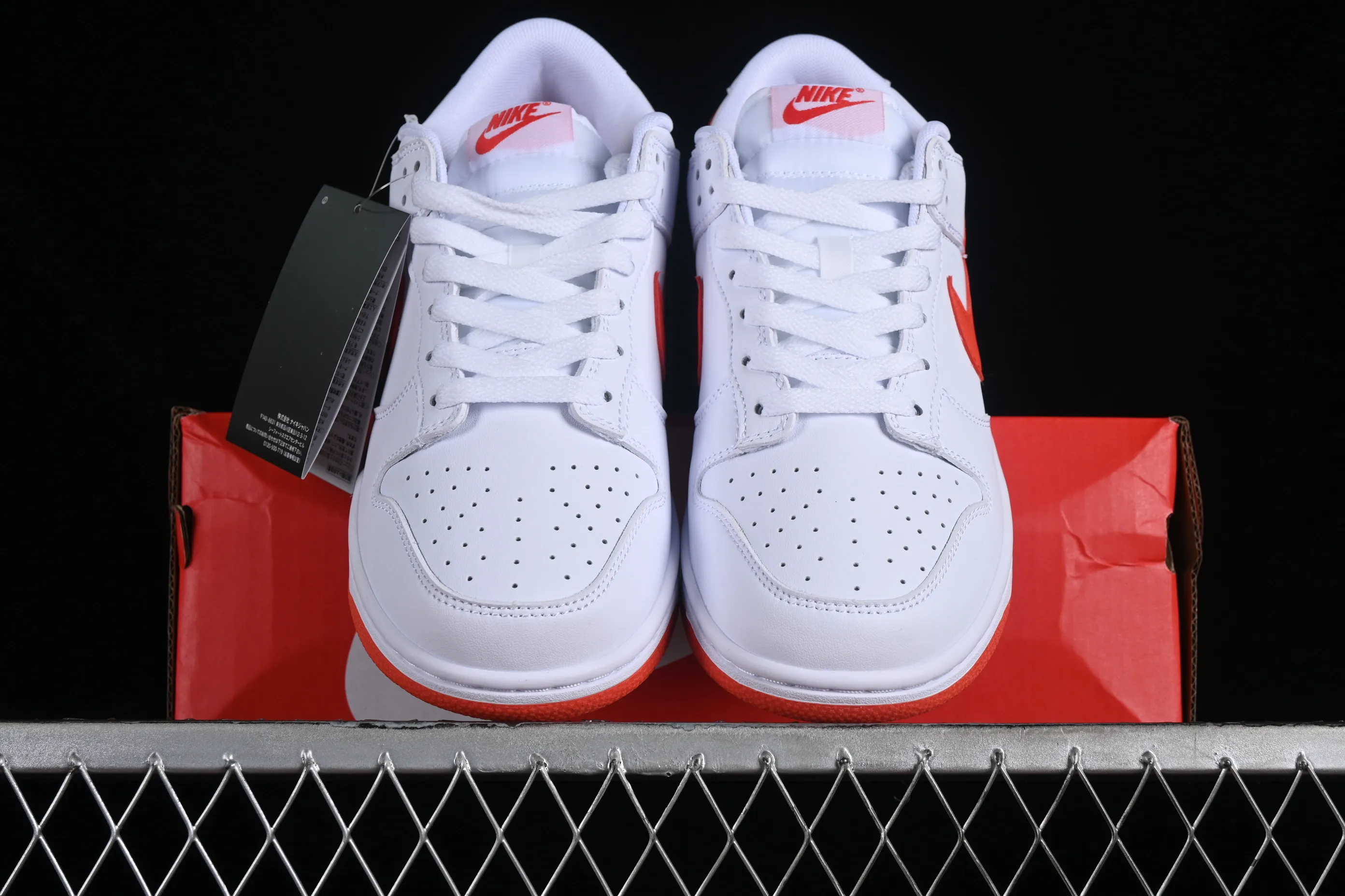All categories Nk SB Dunk series Nk SB Dunk Low low-top sneakers Nk SB Dunk Low white and orange color low-top casual sports skateboard shoes DV0831-103